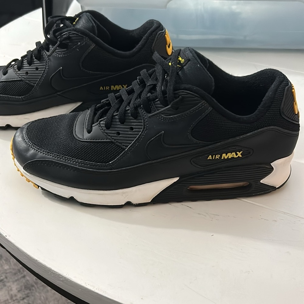 Nike Air Max 90 Essential size 11.5 Men Black Anthracite White Amarillo, running